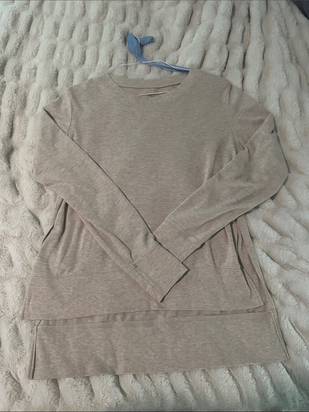 Alo Yoga Soho Medium Cozy Lightweight Long-Sleeve Top in Heather Taupe